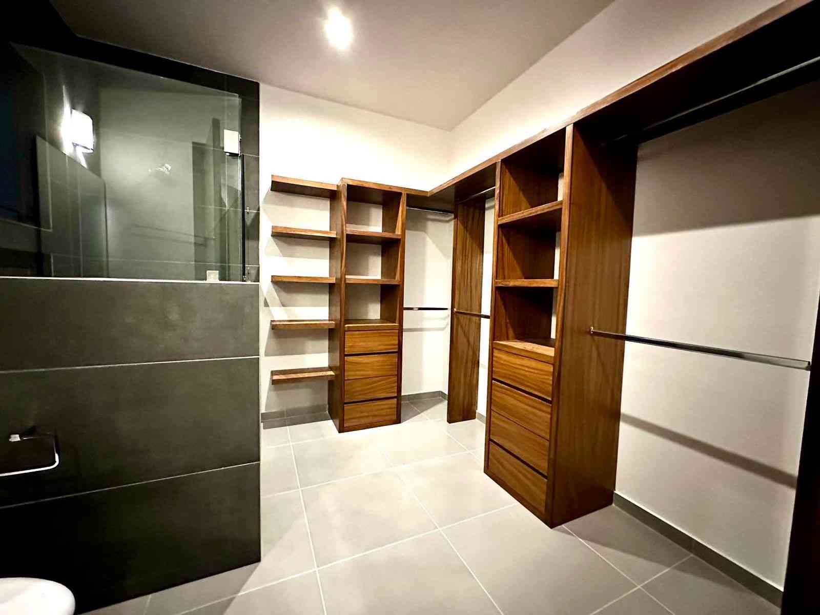 vestidor de casa en venta en bosque real santa anita tlajomulco