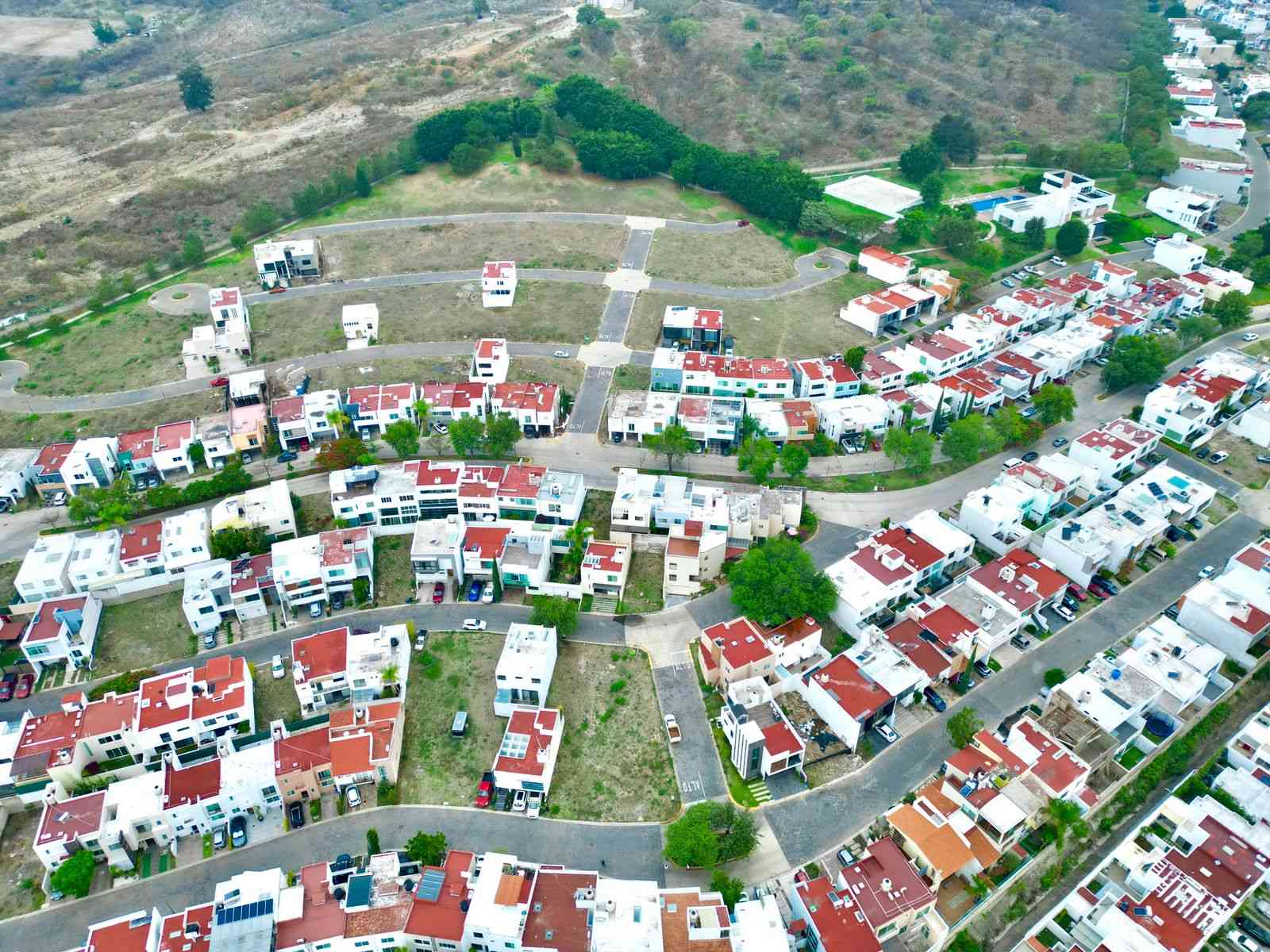 vista aérea en terreno en venta en bosque real tlajomulco