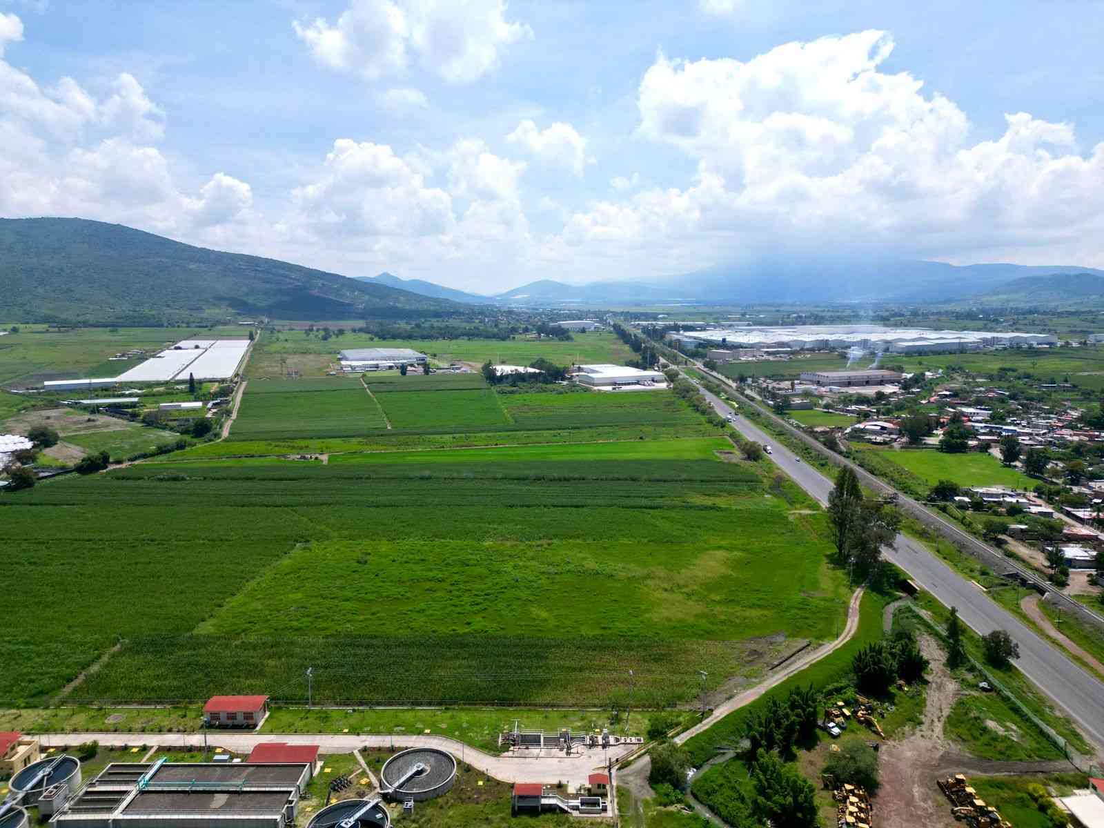 Vista lateral de terreno en venta en cruz vieja tlajomulco