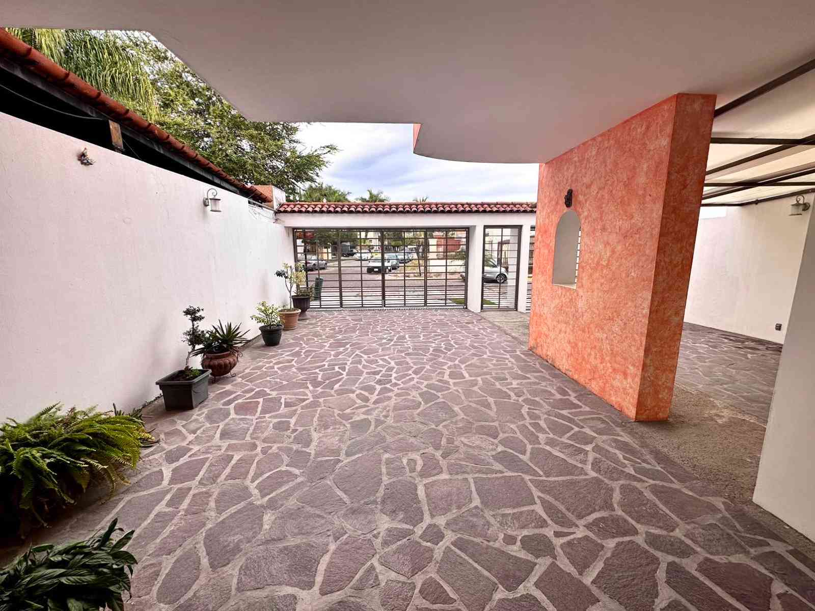 cochera en casa en venta en el palomar zapopan