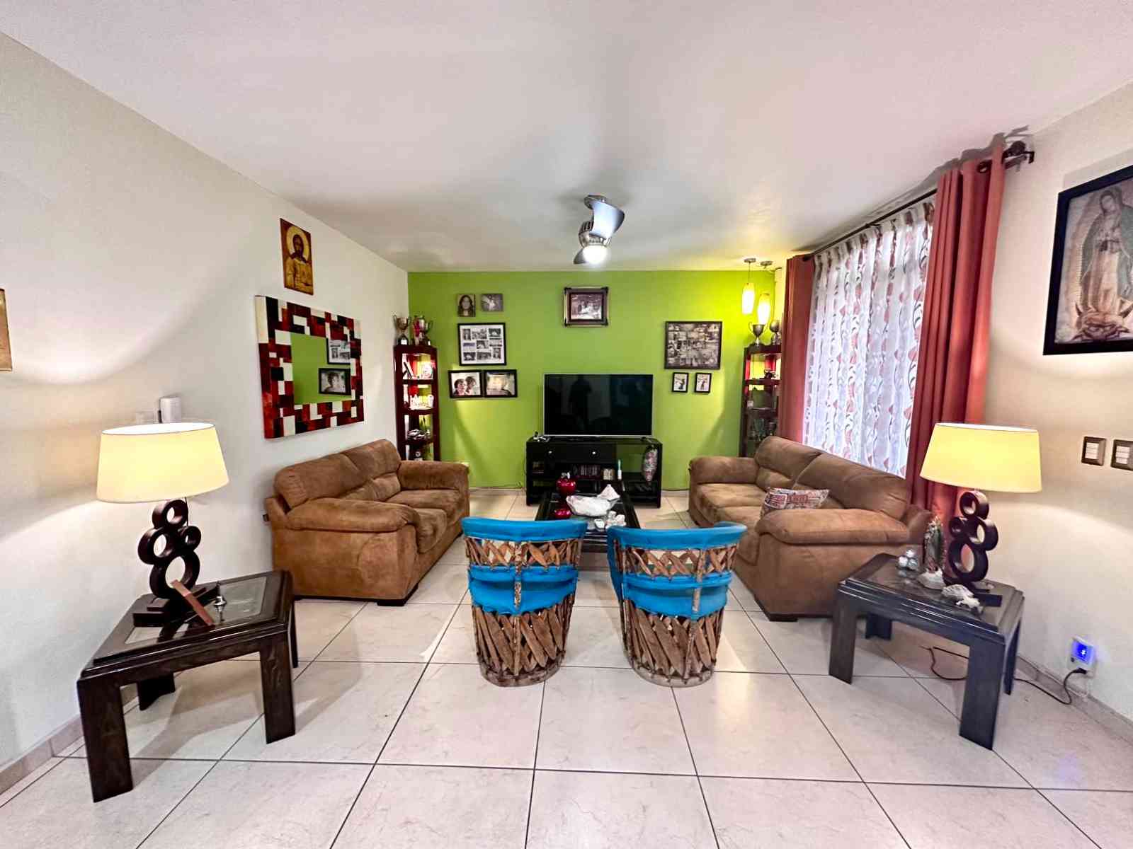 sala en casa en venta en el palomar zapopan