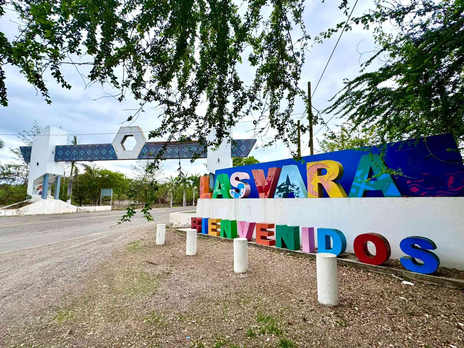 entrada de pueblo de terreno en venta en las varas nayarit