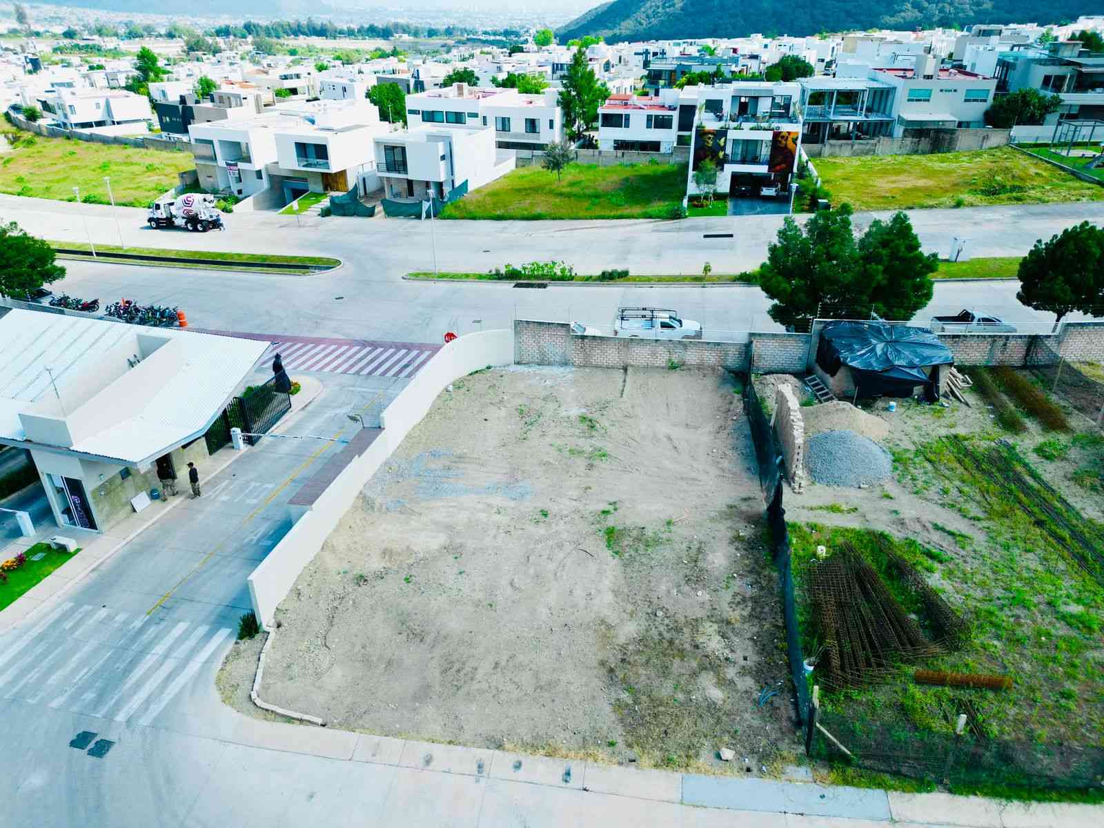 vista de terreno en venta en los robles zapopan