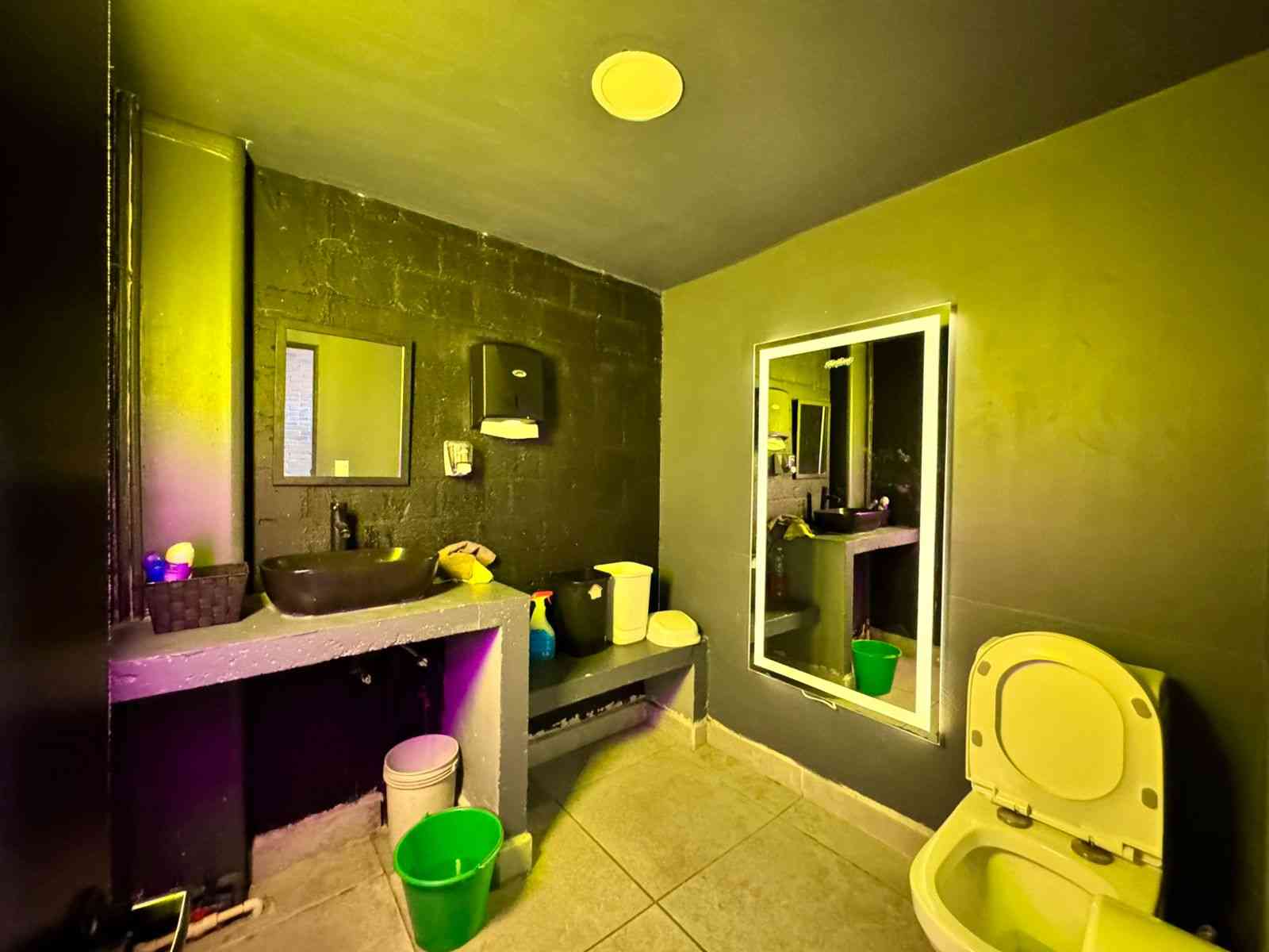 baño local 17 plaza triventi tlajomulco en venta