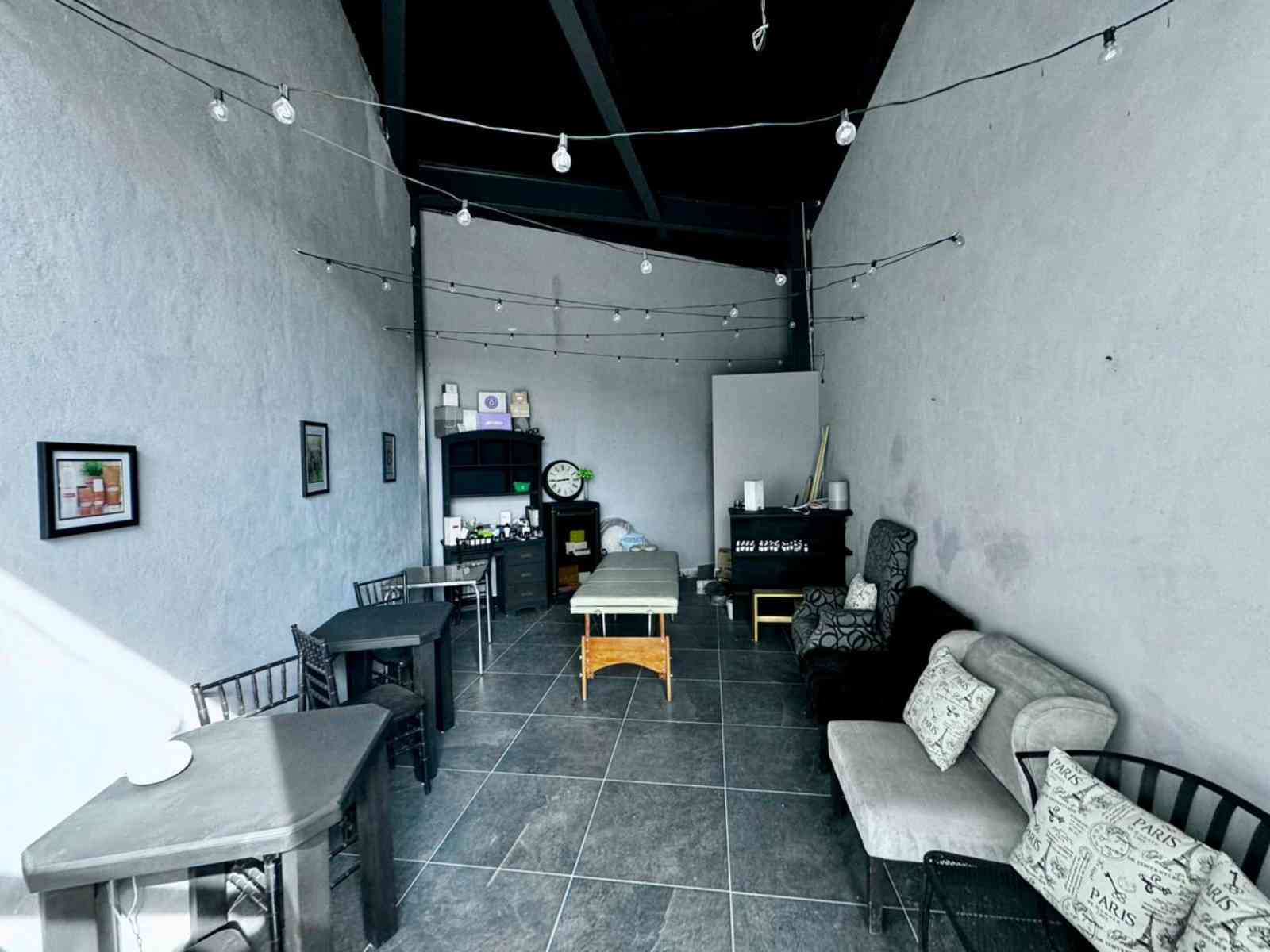 Plaza Trivent-Local 29-06 interior de local 29 plaza triventi tlajomulco en venta