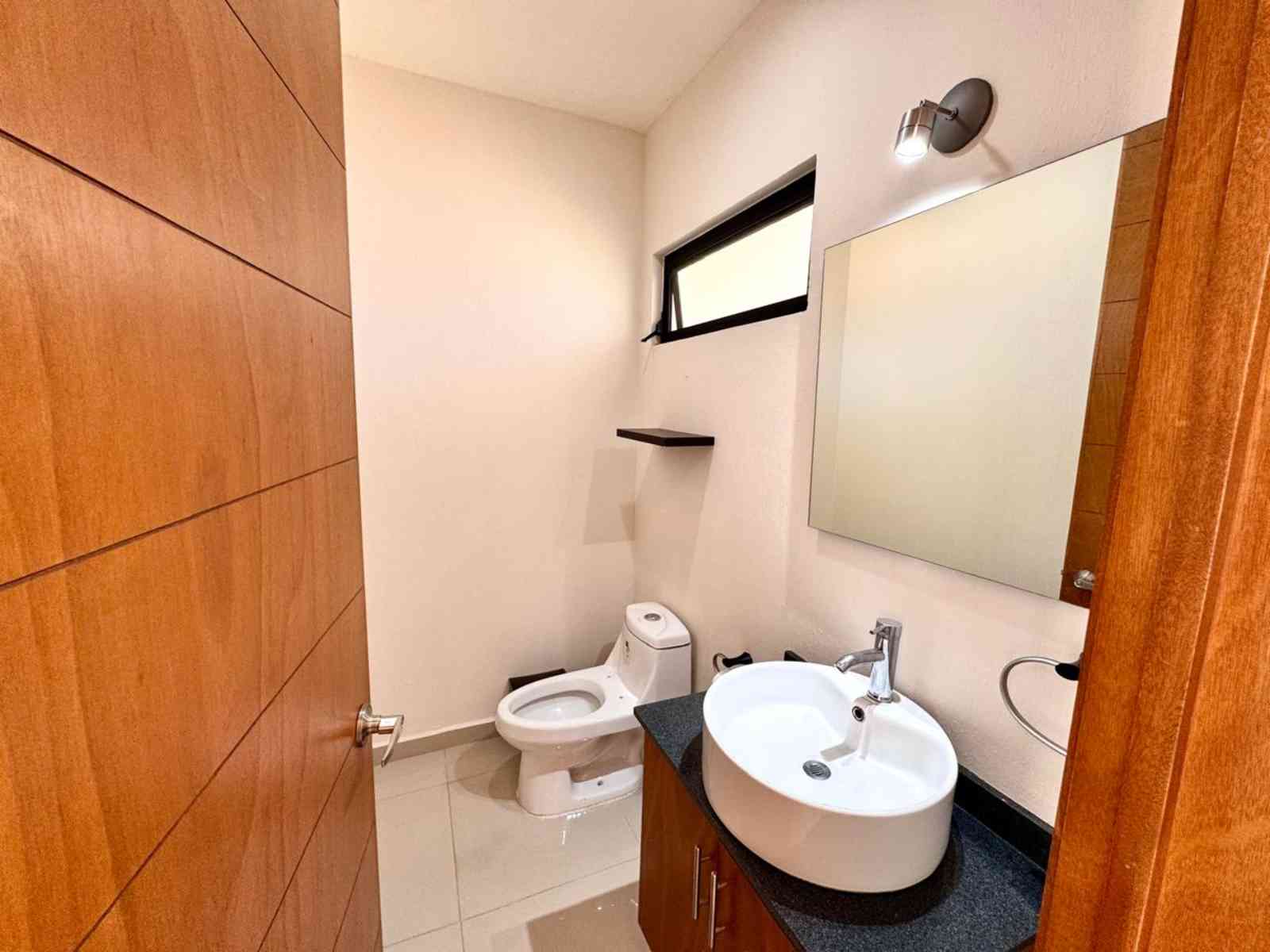 baño de casa en venta en triventi residencial tlajomulco