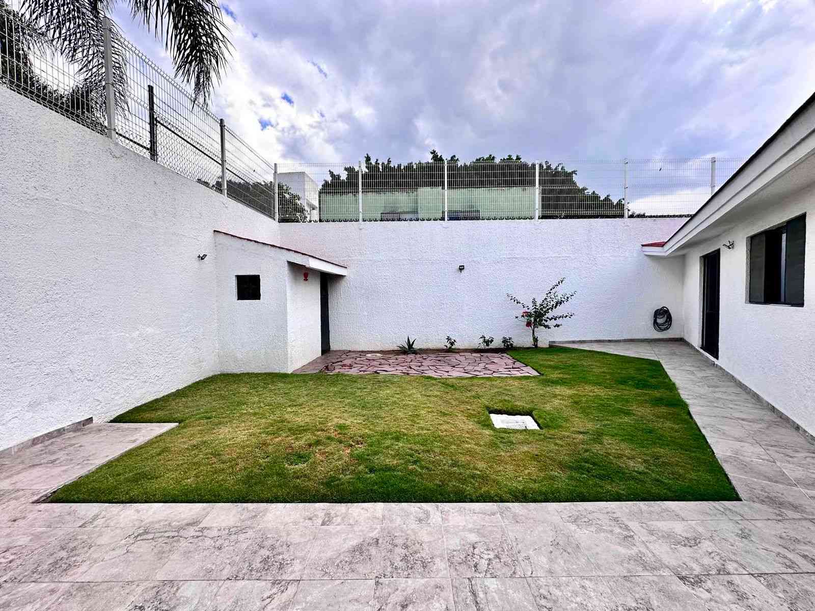 jardín de casa en venta en verde valle guadalajara