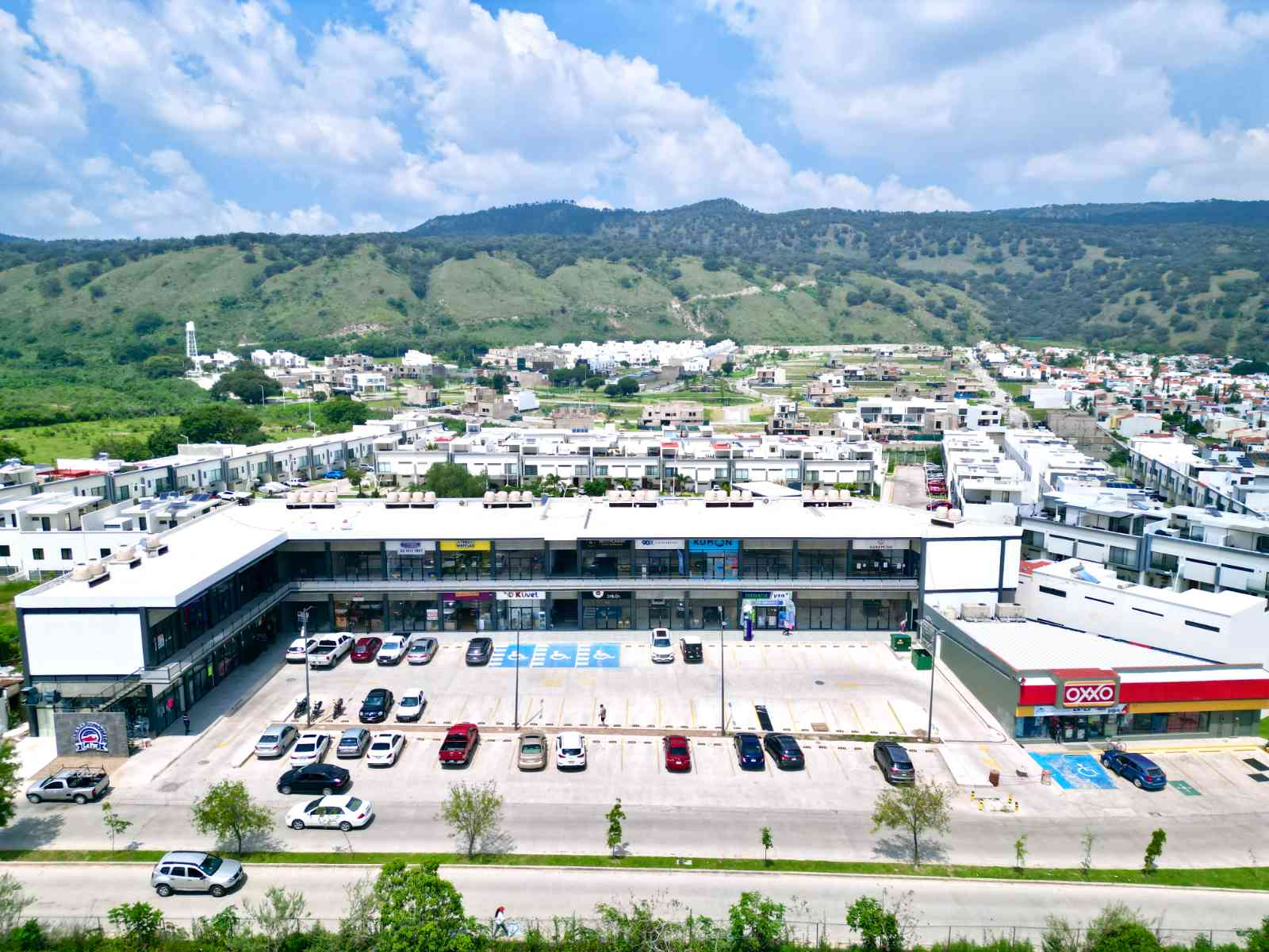 vista aerea de plaza punto triventi tlajomulco